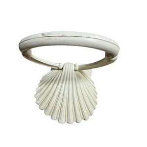Vintage 1976 Syroco Seashell Towel Ring Wall Mount Scallop Coastal Decor Cream